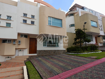 Casa de venta en Santa Lucía