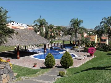 VENTA DE CASA EN CONDOMINIO CON ESTUDIO O RECÁMARA EN PLANTA BAJA, EN BURGOS BUGAMBILIAS