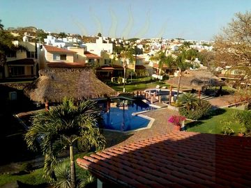 VENTA DE CASA EN CONDOMINIO CON ESTUDIO O RECÁMARA EN PLANTA BAJA, EN BURGOS BUGAMBILIAS