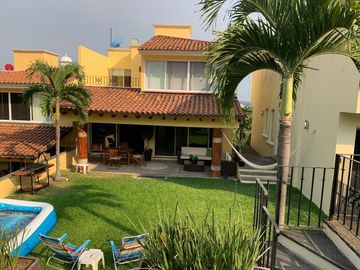 VENTA DE CASA EN CONDOMINIO CON ESTUDIO O RECÁMARA EN PLANTA BAJA, EN BURGOS BUGAMBILIAS