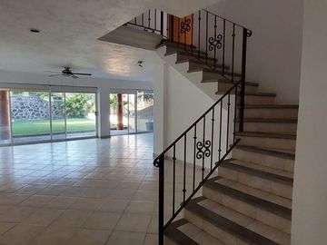 VENTA DE CASA EN CONDOMINIO CON ESTUDIO O RECÁMARA EN PLANTA BAJA, EN BURGOS BUGAMBILIAS