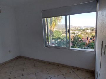 VENTA DE CASA EN CONDOMINIO CON ESTUDIO O RECÁMARA EN PLANTA BAJA, EN BURGOS BUGAMBILIAS
