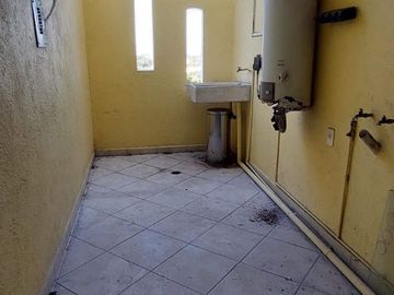 VENTA DE CASA EN CONDOMINIO CON ESTUDIO O RECÁMARA EN PLANTA BAJA, EN BURGOS BUGAMBILIAS