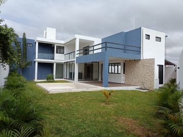 RESIDENCIA EN ALTABRISA MERIDA
