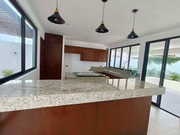RESIDENCIA EN ALTABRISA MERIDA