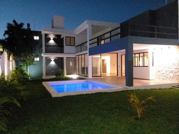 RESIDENCIA EN ALTABRISA MERIDA