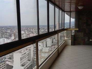 Venta-Departamento en Edif. San Francisco 300, sobre la av. 9 de octubre, cerca del Malecon 2000, centro de Guayaquil, a minutos de Puerto Santa Ana