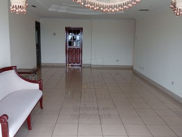 Venta-Departamento en Edif. San Francisco 300, sobre la av. 9 de octubre, cerca del Malecon 2000, centro de Guayaquil, a minutos de Puerto Santa Ana
