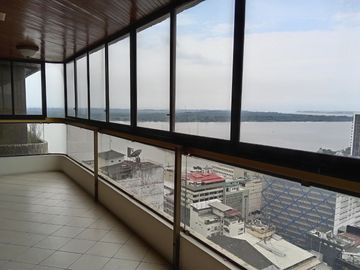 Venta-Departamento en Edif. San Francisco 300, sobre la av. 9 de octubre, cerca del Malecon 2000, centro de Guayaquil, a minutos de Puerto Santa Ana