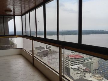Venta-Departamento en Edif. San Francisco 300, sobre la av. 9 de octubre, cerca del Malecon 2000, centro de Guayaquil, a minutos de Puerto Santa Ana