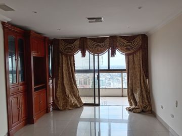 Venta-Departamento en Edif. San Francisco 300, sobre la av. 9 de octubre, cerca del Malecon 2000, centro de Guayaquil, a minutos de Puerto Santa Ana