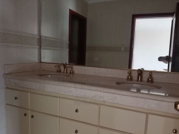 Venta-Departamento en Edif. San Francisco 300, sobre la av. 9 de octubre, cerca del Malecon 2000, centro de Guayaquil, a minutos de Puerto Santa Ana