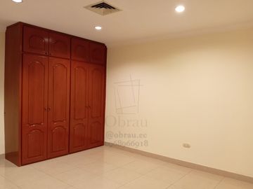 Venta-Departamento en Edif. San Francisco 300, sobre la av. 9 de octubre, cerca del Malecon 2000, centro de Guayaquil, a minutos de Puerto Santa Ana