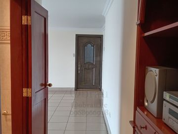 Venta-Departamento en Edif. San Francisco 300, sobre la av. 9 de octubre, cerca del Malecon 2000, centro de Guayaquil, a minutos de Puerto Santa Ana