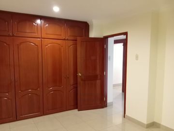 Venta-Departamento en Edif. San Francisco 300, sobre la av. 9 de octubre, cerca del Malecon 2000, centro de Guayaquil, a minutos de Puerto Santa Ana