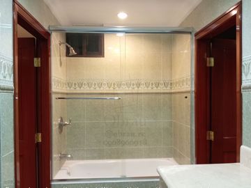 Venta-Departamento en Edif. San Francisco 300, sobre la av. 9 de octubre, cerca del Malecon 2000, centro de Guayaquil, a minutos de Puerto Santa Ana