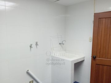 Venta-Departamento en Edif. San Francisco 300, sobre la av. 9 de octubre, cerca del Malecon 2000, centro de Guayaquil, a minutos de Puerto Santa Ana