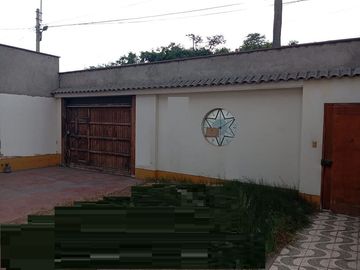 VENTA DE CASA COMO TERRENO SANTIAGO DE SURCO PARAMETROS PARA 10 PISOS