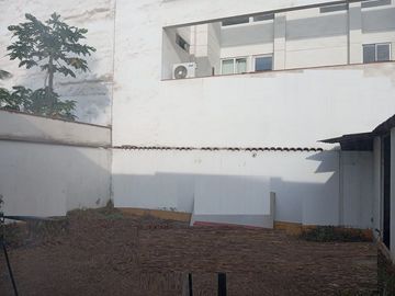 VENTA DE CASA COMO TERRENO SANTIAGO DE SURCO PARAMETROS PARA 10 PISOS