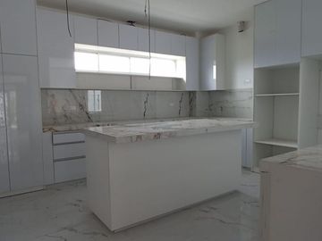 Venta-Departamento en Urb. Monaco, Isla Mocoli, Samborondon, cerca de Plaza Lagos, Plaza Batan y a minutos de CC Village Plaza, Riocentro Entrerios