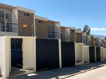 Se vende casa VIP La Armenia Valle de Los Chillos
