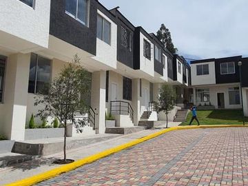 Se vende casa VIP La Armenia Valle de Los Chillos