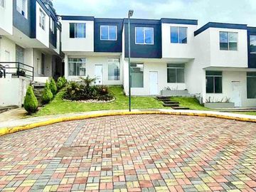 Se vende casa VIP La Armenia Valle de Los Chillos