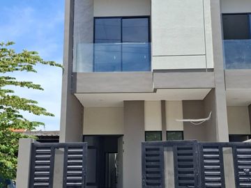 Dijual Rumah Minimalis Baru Gress Lokasi Tenggilis Mejoyo Rungkut Surabaya Timur