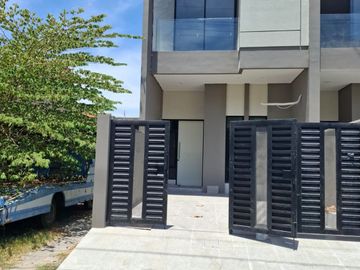 Dijual Rumah Minimalis Baru Gress Lokasi Tenggilis Mejoyo Rungkut Surabaya Timur