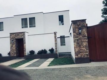 ¡Venta de Terreno de Playa en Condominio Alto Pradera de Asia!