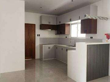 NEW MODERN FOUR BEDROOM HOUSE IN ANGELES CITY FOR SALE