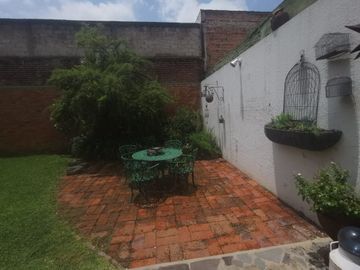 Oportunidad en Jardines del Bosque: Casa con Amplia Distribución y Ubicación Privilegiada