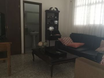 Oportunidad en Jardines del Bosque: Casa con Amplia Distribución y Ubicación Privilegiada