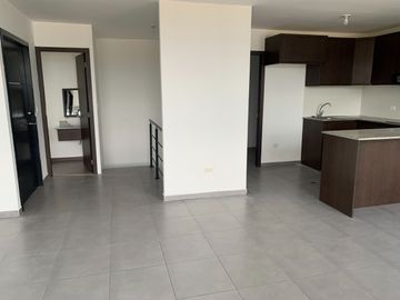 HERMOSA CASA EN VENTA EN CONOCOTO. 197 M2 TOTALES