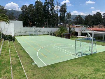 HERMOSA CASA EN VENTA EN CONOCOTO. 197 M2 TOTALES