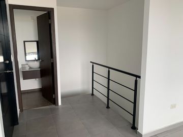 HERMOSA CASA EN VENTA EN CONOCOTO. 197 M2 TOTALES