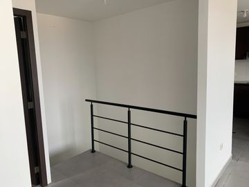 HERMOSA CASA EN VENTA EN CONOCOTO. 197 M2 TOTALES
