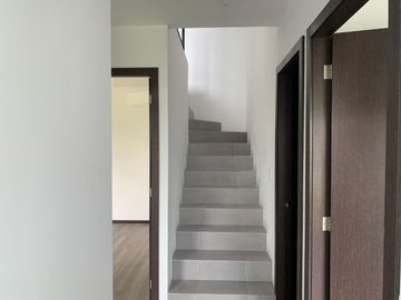 HERMOSA CASA EN VENTA EN CONOCOTO. 197 M2 TOTALES