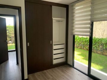 HERMOSA CASA EN VENTA EN CONOCOTO. 197 M2 TOTALES