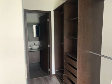 HERMOSA CASA EN VENTA EN CONOCOTO. 197 M2 TOTALES