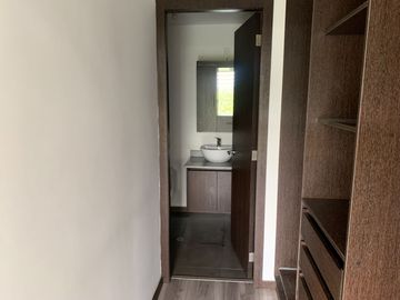 HERMOSA CASA EN VENTA EN CONOCOTO. 197 M2 TOTALES