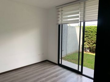HERMOSA CASA EN VENTA EN CONOCOTO. 197 M2 TOTALES