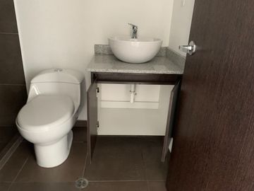 HERMOSA CASA EN VENTA EN CONOCOTO. 197 M2 TOTALES