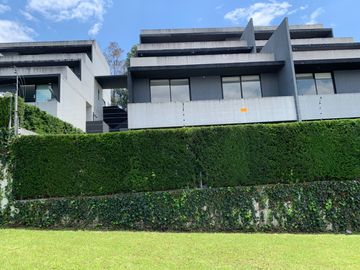 HERMOSA CASA EN VENTA EN CONOCOTO. 197 M2 TOTALES