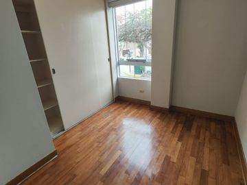 ¡Alquila Este Amplio Departamento En Santiago De Surco Limite Con Barranco Y Miraflores! 🌟 Súper Céntrico, Ideal Para Vivir Con Comodidad, Estilo Y C