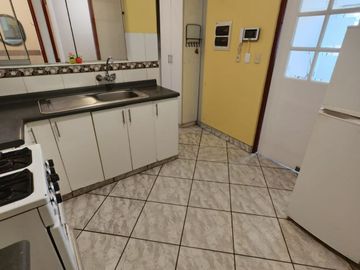 ¡Alquila Este Amplio Departamento En Santiago De Surco Limite Con Barranco Y Miraflores! 🌟 Súper Céntrico, Ideal Para Vivir Con Comodidad, Estilo Y C