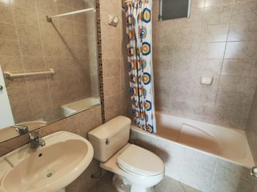 ¡Alquila Este Amplio Departamento En Santiago De Surco Limite Con Barranco Y Miraflores! 🌟 Súper Céntrico, Ideal Para Vivir Con Comodidad, Estilo Y C