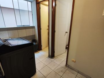 ¡Alquila Este Amplio Departamento En Santiago De Surco Limite Con Barranco Y Miraflores! 🌟 Súper Céntrico, Ideal Para Vivir Con Comodidad, Estilo Y C