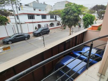 ¡Alquila Este Amplio Departamento En Santiago De Surco Limite Con Barranco Y Miraflores! 🌟 Súper Céntrico, Ideal Para Vivir Con Comodidad, Estilo Y C