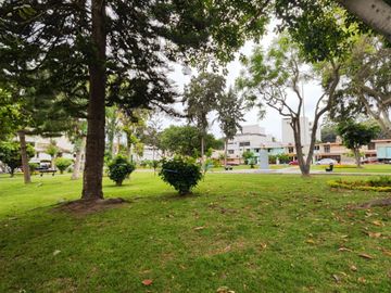 ¡Alquila Este Amplio Departamento En Santiago De Surco Limite Con Barranco Y Miraflores! 🌟 Súper Céntrico, Ideal Para Vivir Con Comodidad, Estilo Y C
